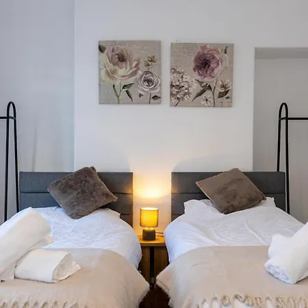 Steps From Old Trafford - Modern Manchester