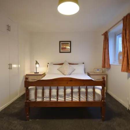 Cosy 2bdr House With Driveway Near * Mánchester