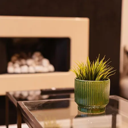 3 Bedroom House In Salford - Sleeps 6 Guests, Contractors, Groups, Families, Business, Leisute & Relocation Welcome, 15 Minutes From Centre, Fast Wi-fi, Smart Tv In Each Bedroom & Free Parking, Long And Short Welcome * マンチェスター