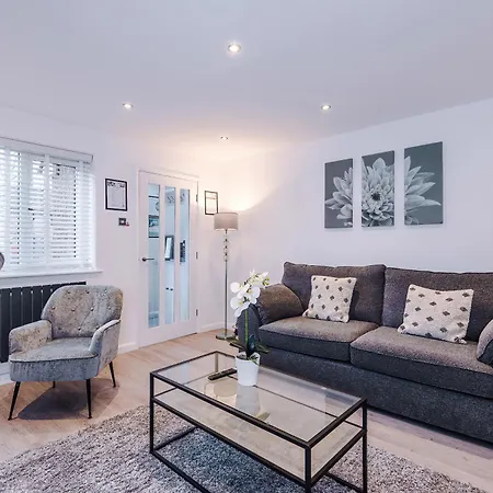 Stylish 2br House For 4 In With Parking *