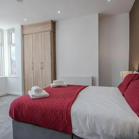 בית נופש Modern & Spacious 4-bedroom Home, Family & Contractor Friendly, *