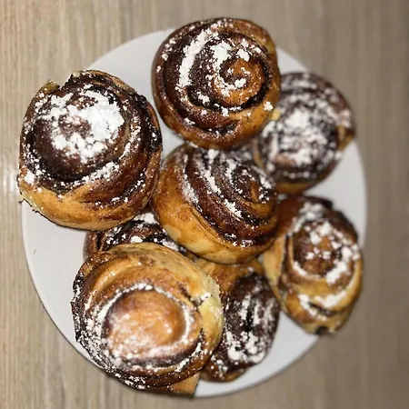 Cosy Luxe With Fresh Bakes Holiday home Manchester