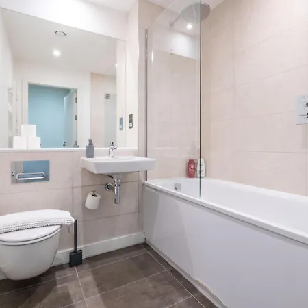 Bright Modern Townhouse With Free Parking * 曼彻斯特