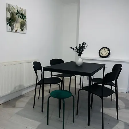 Modern 3-br On Edge Of Center With Free Parking *