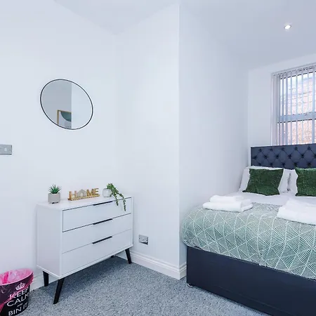 3 Bedroom Town House - Etihad Stadium - Free Parking Holiday home Manchester