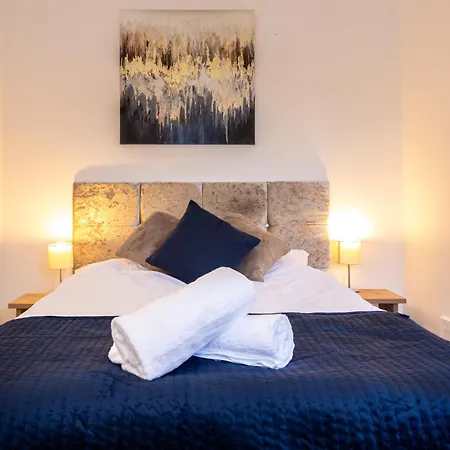 Vakantiehuis Steps From Old Trafford - Modern *