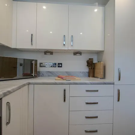 Modern 2-bed House In Swinton - Private Parking