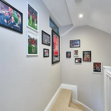 Stylish 4 Bed In Old Trafford Next To Mufc מנצ'סטר
