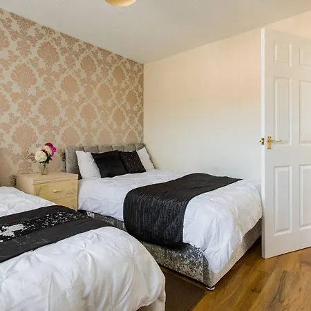 Holiday home 2 Bedroom Eith 3 Beds Sofa Bed Near Stadium *