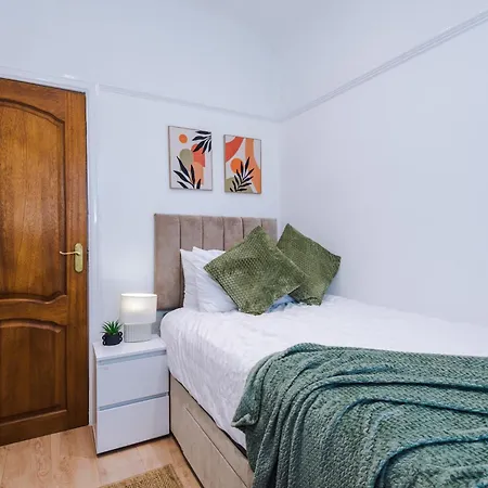 Free Park Stunning 3bedroom In * مانشستر