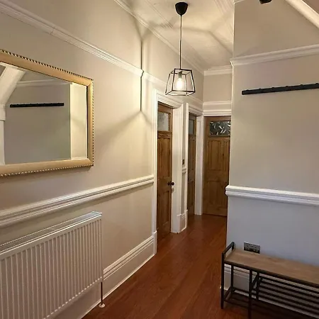 Large Luxury 4 Bedroom With Parking Сasa de vacaciones *