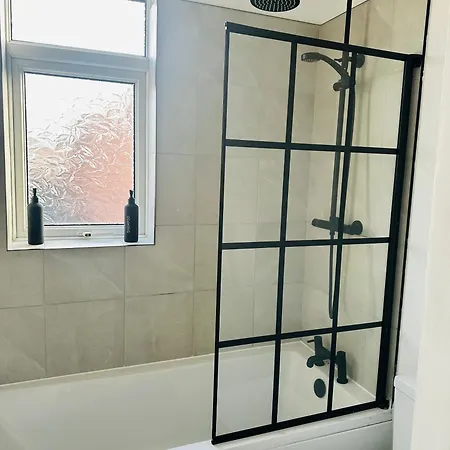 Getaway Bright & Spacious With Parking Casa de Férias *