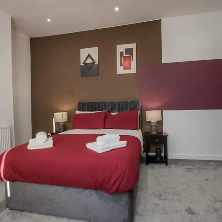 Casa de Férias Modern & Spacious 4-bedroom Home, Family & Contractor Friendly, Manchester