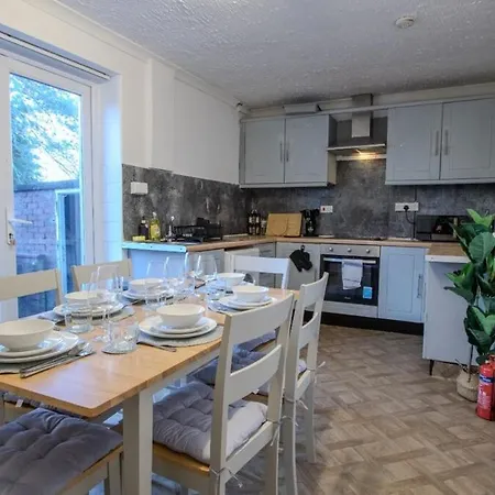 Stylish 3br In Swinton - Free Parking Holiday home Manchester