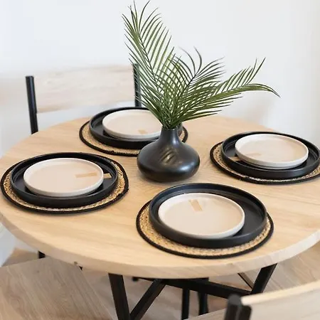 Dom wakacyjny Entire House With Two Self-contained Flats *