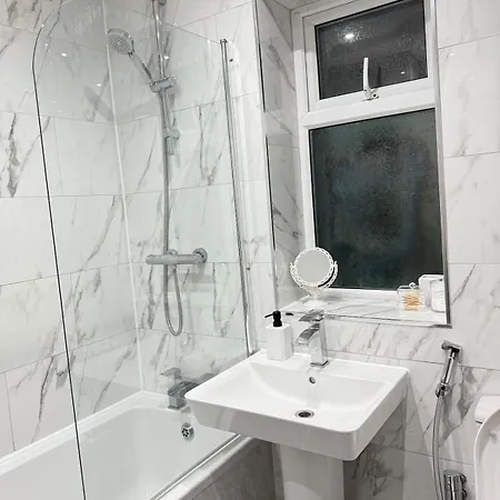 In Greater * מנצ'סטר