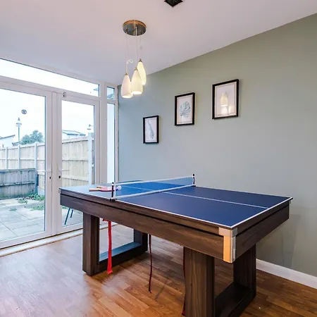 Stylish House In With Pool Table Сasa de vacaciones Mánchester