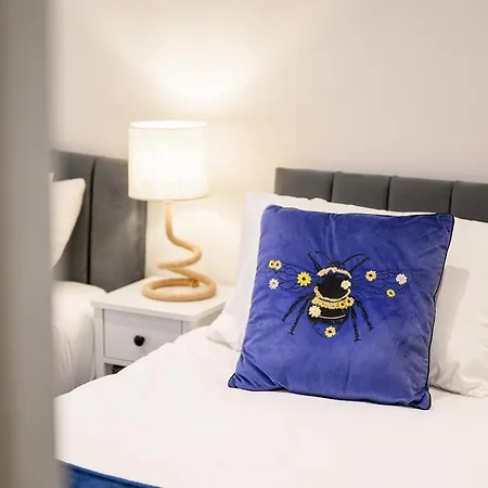5Br Contractor Hub - Free Parking - Monthly 20 Percent Off * Mánchester
