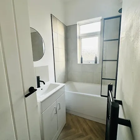 Getaway Bright & Spacious With Parking *