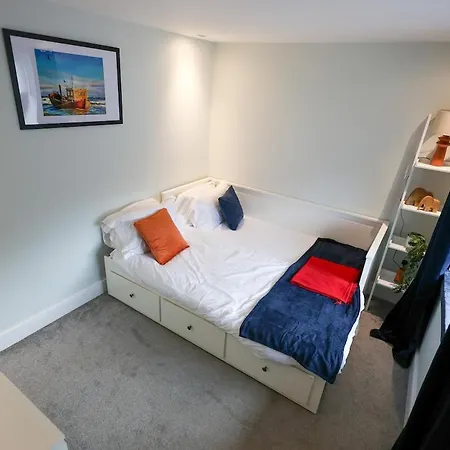 Holiday home Stunning Family With Hot Tub In Worsley Manchester