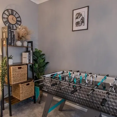 Stylish 3br In Swinton - Free Parking