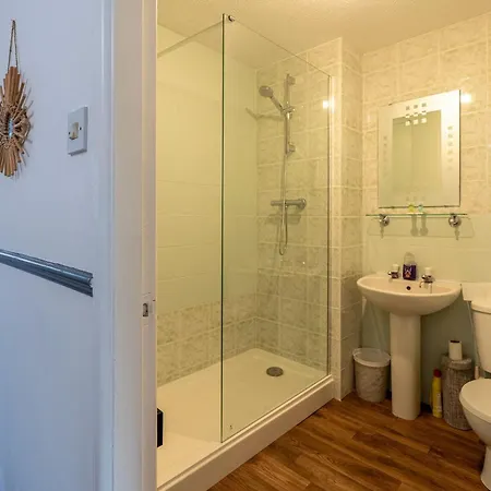 2br House Contractors Parking Wifi * Manchester