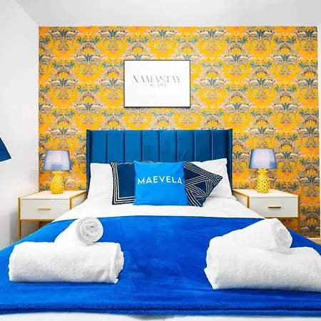 Сasa de vacaciones Stylish 4 Bed House With Garden - Sleeps 9 - Salford - Free Parking - Smart Tvs In Every Bedroom - Free Netflix & Ultra Fast Wifi - 6 Min To Centre, Close To Trafford Centre, Etihad Stadium, Arena, Clubs & *