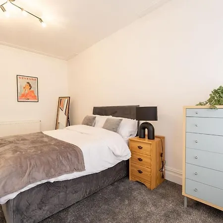 Entire House With Two Self-contained Flats Dom wakacyjny Manchester