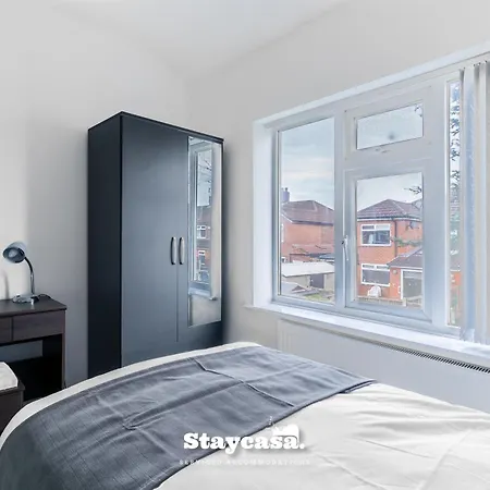 Spacious 4-bed Near Didsbury Vakantiehuis Manchester