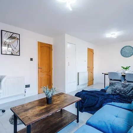 Σπίτι διακοπών Pearl Reside - Sleeps 5, Free Parking & 5 Mins Centre *