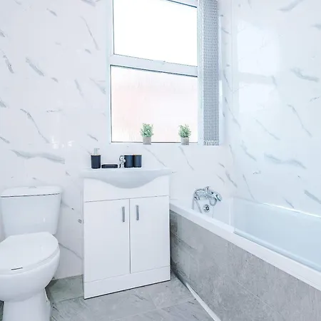 Holiday home 3 Bedroom Town House - Etihad Stadium - Free Parking