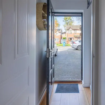 2br House Contractors Parking Wifi * Manchester