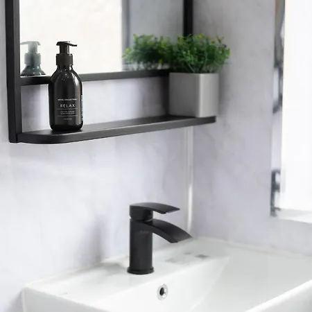 Dom wakacyjny Entire House With Two Self-contained Flats