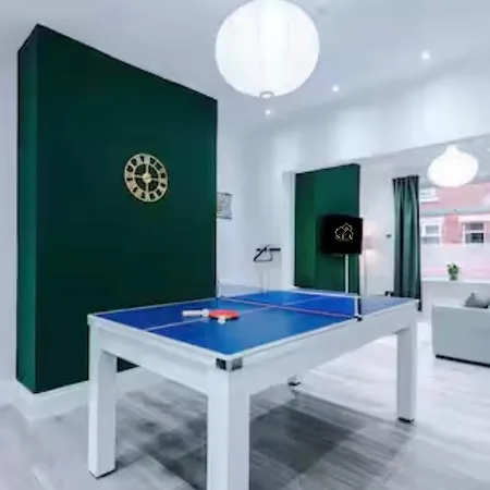 Modern 2-bed House Near Centre - Sleeps 6 Prázdninový dům Manchester