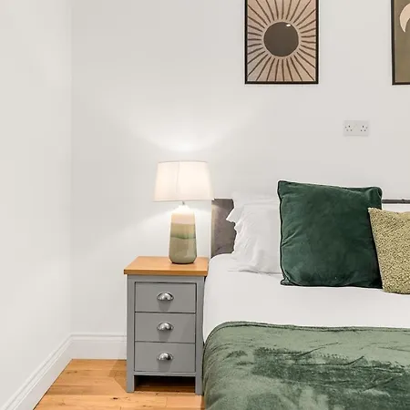 5Br Contractor Hub - Free Parking - Monthly 20 Percent Off Mánchester