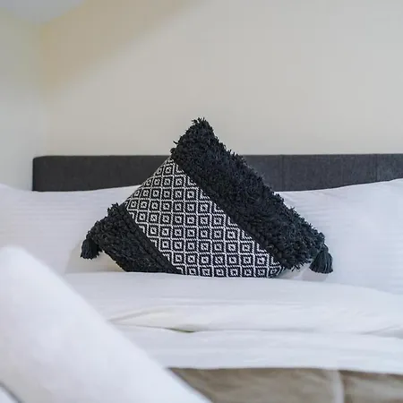 Sleeps 13, Free Parking, Near Etihad & C0-0p Live, 4br * 曼彻斯特