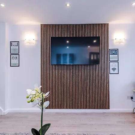Feriehus Stylish 2br House For 4 In With Parking Manchester