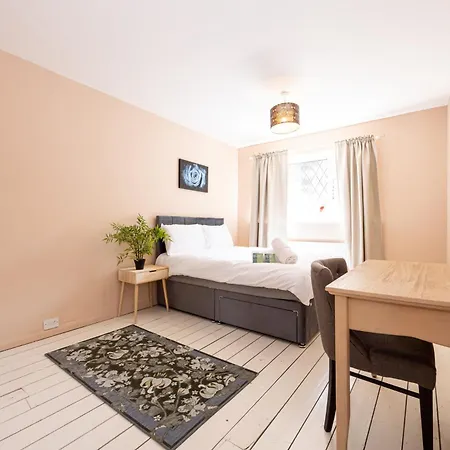 3-bed Didsbury M20 Parking Long *