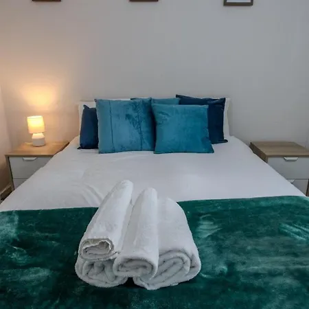 Stylish 3br In Swinton - Free Parking Holiday home *