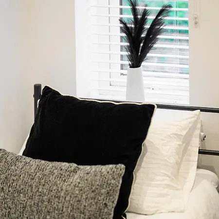 5Br Contractor Hub - Free Parking - Monthly 20 Percent Off * Mánchester