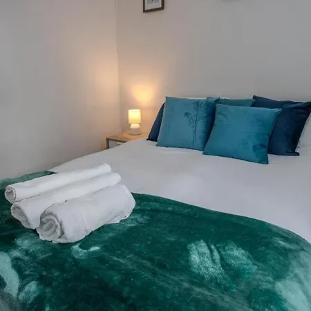 Stylish 3br In Swinton - Free Parking * Manchester