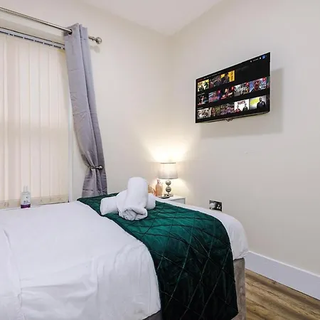 Sleeps 13, Free Parking, Near Etihad & C0-0p Live, 4br Dom wakacyjny *