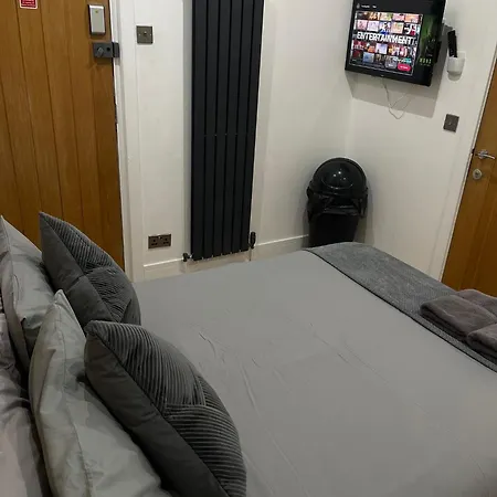Hendham - Near Etihad Stadium, Coop Live Arena, National Cycling Centre & 24 Hour Asda *