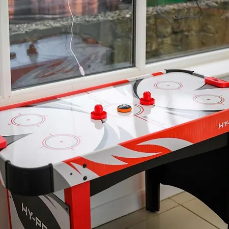Hébergement de vacances The Vibe & Play Hangout - Hot Tub Retreat