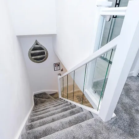 Stylish 2br House For 4 In With Parking Сasa de vacaciones Mánchester