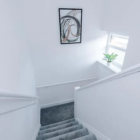 別荘 Pearl Reside - Sleeps 5, Free Parking & 5 Mins Centre *