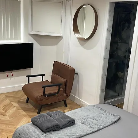 Hendham - Near Etihad Stadium, Coop Live Arena, National Cycling Centre & 24 Hour Asda *