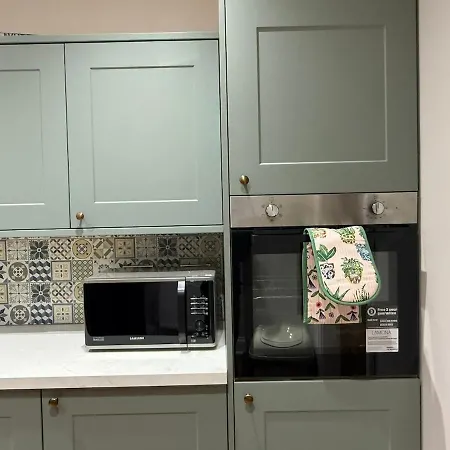 Large Luxury 4 Bedroom With Parking * Mánchester