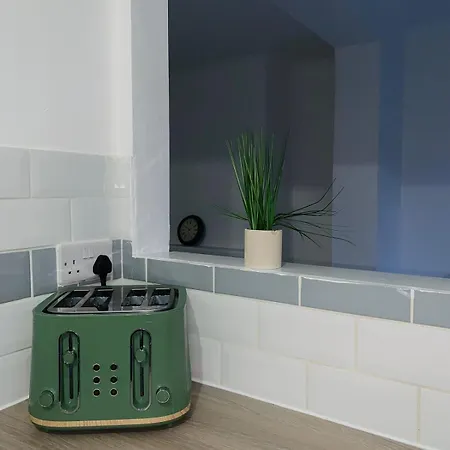 Modern 3-br On Edge Of Center With Free Parking Holiday home *