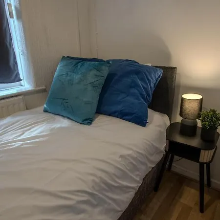 Holiday home Stylish 3br In Swinton - Free Parking *